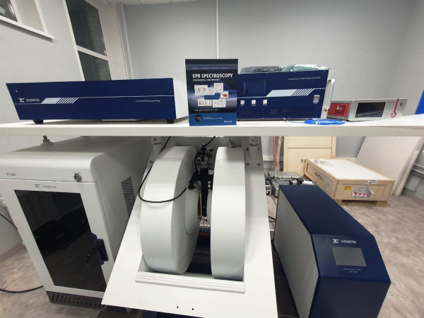 Импульсный ЭПР-спектрометр исследовательского класса ZT15P