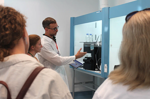 Мастер-класс на флэш-хроматографе от компании ЭЛЕМЕНТ на MedChemSchool-2025